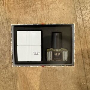 Holiday NEST Fragrances Wall Diffuser Set